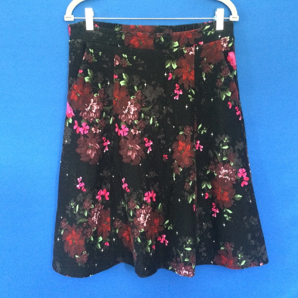 Torrid Size 0 ( XL) Midi Floral Skirt Pockets Stretch Ponte Black with Pink